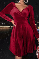 Robe midi unie en velours à manches longues et col en V