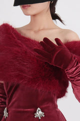 Robe slim élégante et unique en velours ornée de strass et de panneaux