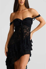 Robe midi à volants en dentelle et épaules dénudées