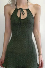 Robe courte dos nu en maille