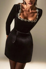 Robe mini en velours élégante à col carré et strass