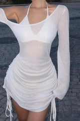 Robe mini froncée à col asymétrique