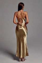 Robe nuisette en satin à bretelles