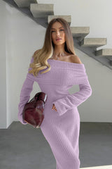 Robe longue élégante en maille à épaules dénudées et taille cintrée