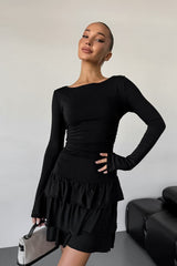 Robe courte à taille volantée et col rond