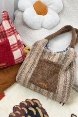 Sac cabas à carreaux rouges de Noël avec empiècements en fausse fourrure - Sac à bandoulière