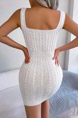 Robe courte tricotée à col rond