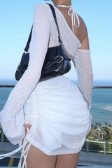 Robe mini froncée à col asymétrique