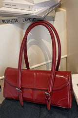 Sac à main long rétro en cuir ciré, élégant, porté épaule ou sous le bras, idéal pour les trajets quotidiens.