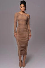 Robe midi en maille à col diagonal