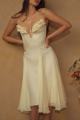 Robe de soirée romantique à bretelles spaghetti, patchwork et décolleté en V profond, ornée de fleurs 3D