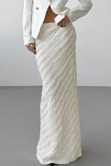 Jupe longue fendue et ornée de dentelle