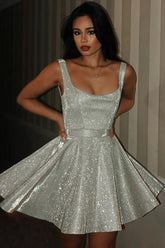 Robe midi à fines bretelles en soie pailletée