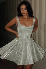 Robe midi à fines bretelles en soie pailletée