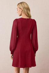 Robe courte boutonnée à col rond