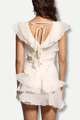 Robe courte asymétrique à volants