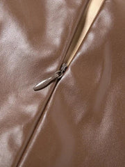 Robe mini en similicuir à bretelles chaînes