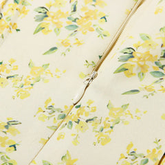 Robe courte fleurie style cottagecore à décolleté plongeant