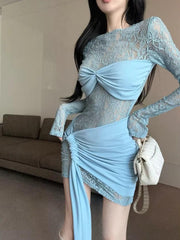 Robe courte froncée en dentelle