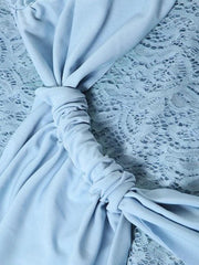 Robe courte froncée en dentelle