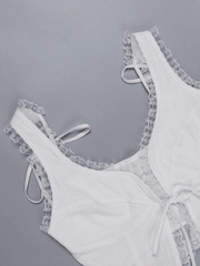 Débardeur court à volants et bordure en dentelle