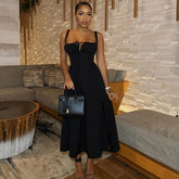 Robe décontractée élégante mi-longue à corset fendu et laçage, fendue et ornée d'un corset.