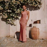 Robe moulante dos nu à coupe ajustée couleur unie