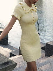 Robe courte à col Peter Pan