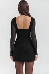 Robe courte à décolleté plongeant et manches transparentes