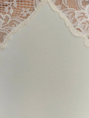 Robe longue drapée à nouer sur le devant