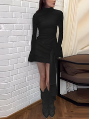 Robe courte à col roulé noué sur le devant