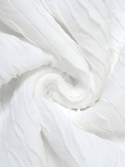 Robe courte froissée à épaules dénudées