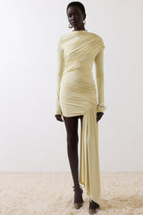 Robe mini moulante asymétrique à ruban froncé