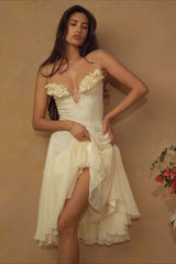 Robe de soirée romantique à bretelles spaghetti, patchwork et décolleté en V profond, ornée de fleurs 3D