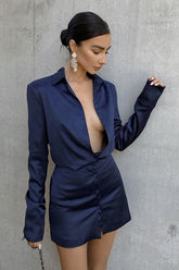 Robe mini moulante à manches longues et épaules rembourrées