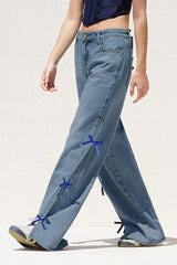 Jean droit à nœud contrastant