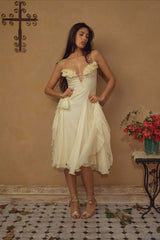 Robe de soirée romantique à bretelles spaghetti, patchwork et décolleté en V profond, ornée de fleurs 3D