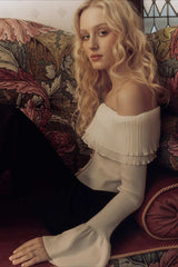 T-shirt à manches longues, froncé et boutonné, à épaules dénudées, avec empiècements