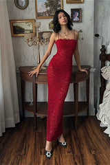 Robe maxi moulante sexy à fines bretelles et découpes en dentelle