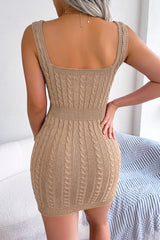 Robe courte tricotée à col rond