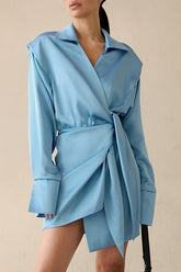 Robe courte asymétrique en satin