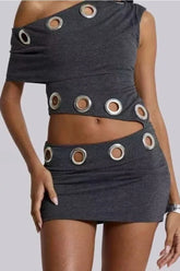 Robe mini moulante Y2K à épaules dénudées et décolletée