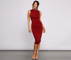 Robe midi froncée sans manches Curves Ahead