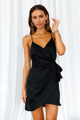 Robe midi en maille Jevan à nouer sur le devant - Noire - VENTE FINALE