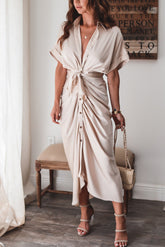 Robe chemise midi Luv en satin à nouer sur le devant - Champagne