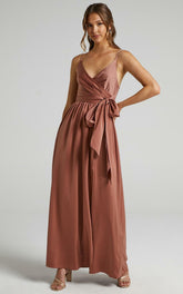 Robe longue asymétrique en satin Limelight - Mauve