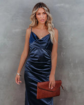 Robe longue Plus One en satin à col bénitier - Bleu marine - VENTE FINALE