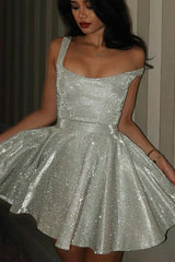 Robe midi à fines bretelles en soie pailletée