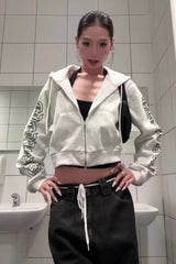 Sweat à capuche court à imprimé gothique