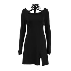 Robe noire cintrée en maille, col carré, laçage, fente pour bureau